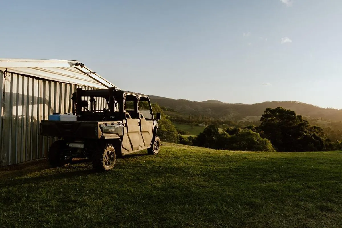 Dom wakacyjny Luxe Farmstay, Main House And Brand New Tiny Home, Animals And Views! Obi Obi