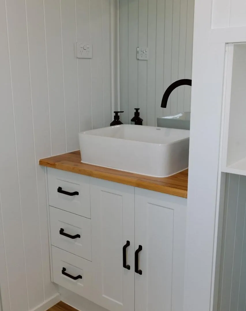 Dom wakacyjny Luxe Farmstay, Main House And Brand New Tiny Home, Animals And Views! Obi Obi