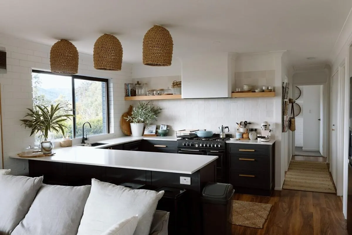 Dom wakacyjny Luxe Farmstay, Main House And Brand New Tiny Home, Animals And Views! Obi Obi Australia