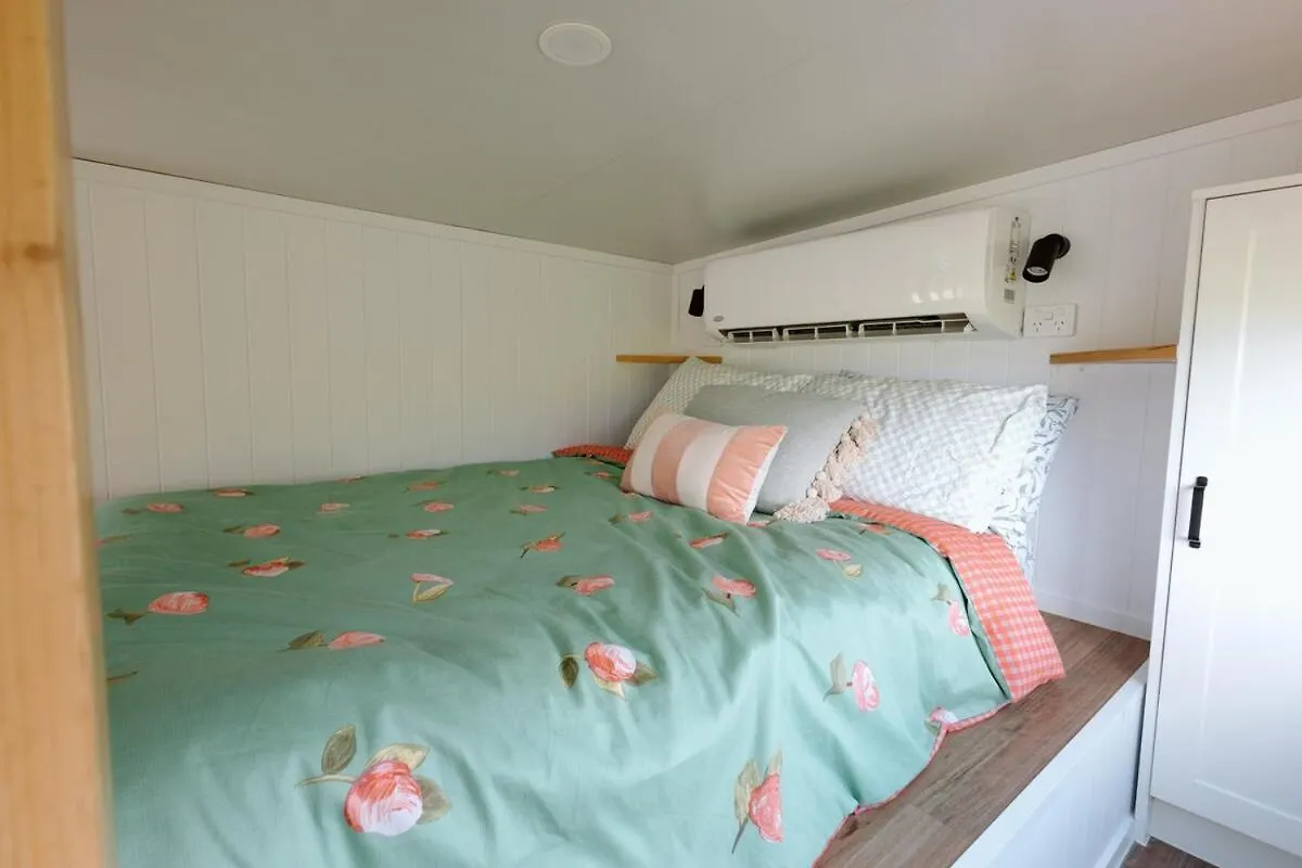 Holiday home Luxe Farmstay, Main House And Brand New Tiny Home, Animals And Views! Obi Obi